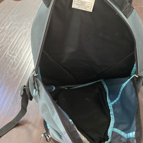 Nike blue and black backpack w/ 2 sections and strap pocket -back to school - Picture 4 of 8